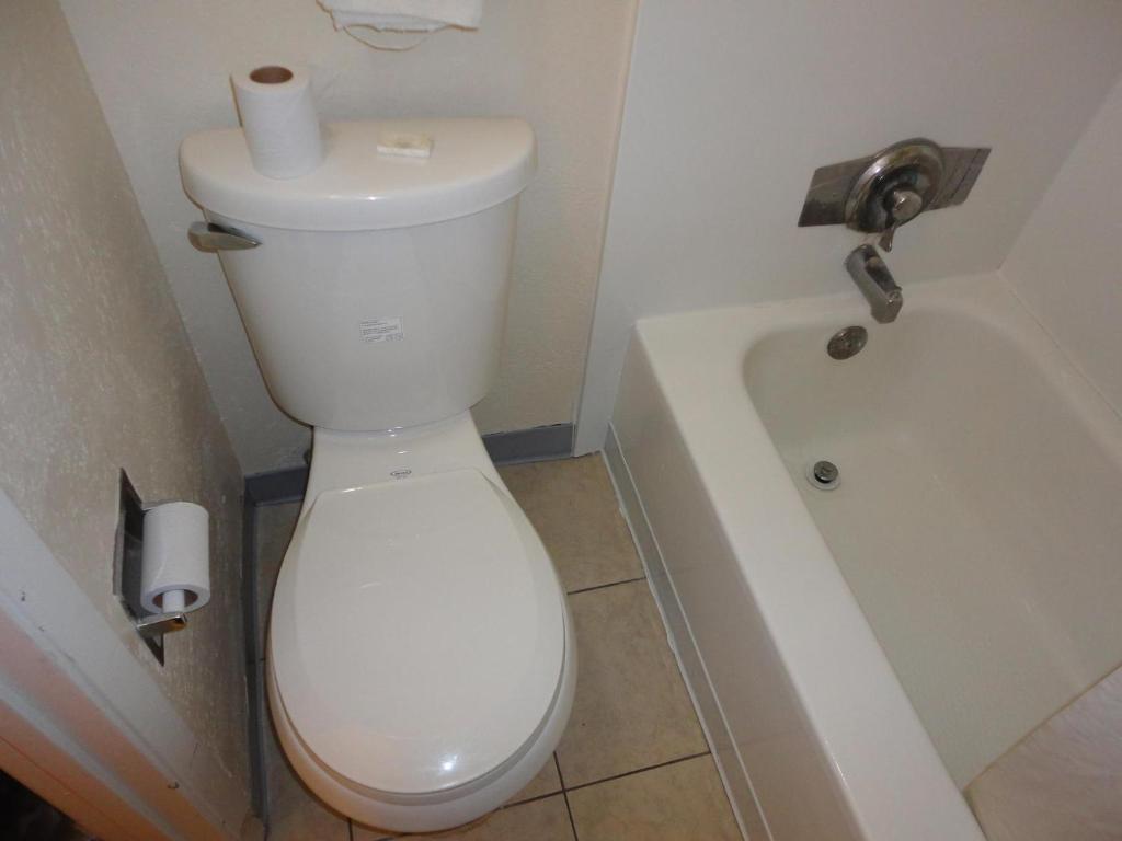 Americas Best Value Inn Battle Creek Room photo